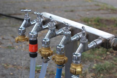 Przyłącze wodociągowe – jak doprowadzić wodę do działki?
